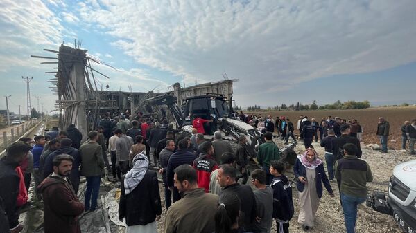 Şanlıurfa'da inşaatta çökme meydana geldi: 2 işçi ağır yaralı - Sputnik Türkiye