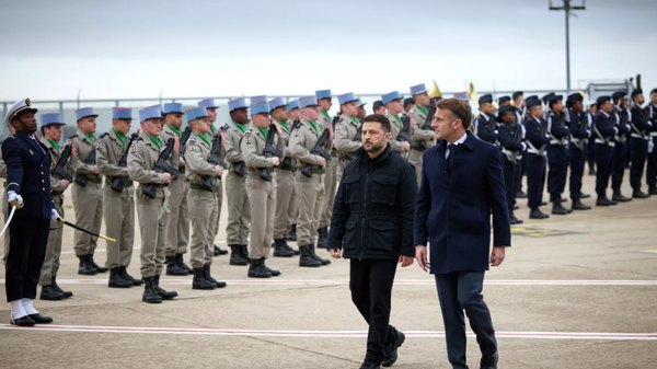 Emmanuel Macron, Vladimir Zelenskiy - Sputnik Türkiye