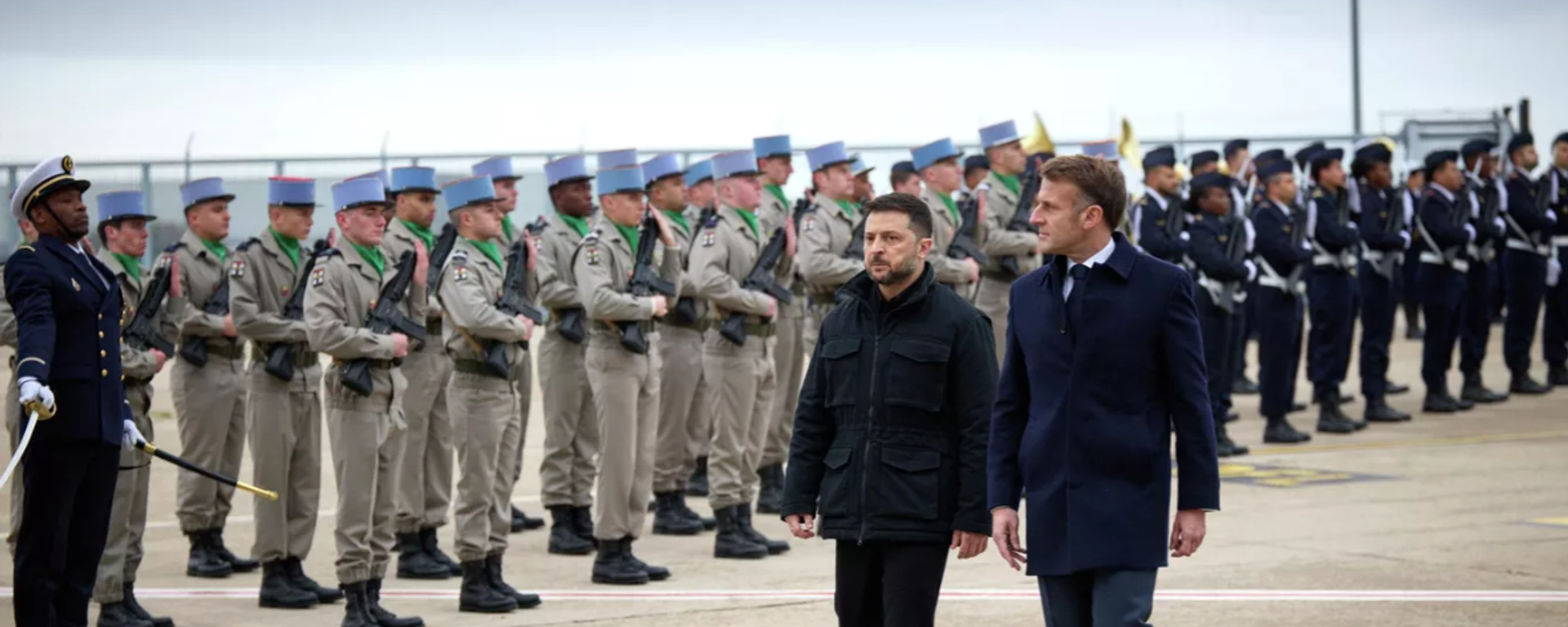 Emmanuel Macron, Vladimir Zelenskiy - Sputnik Türkiye, 1920, 17.11.2025