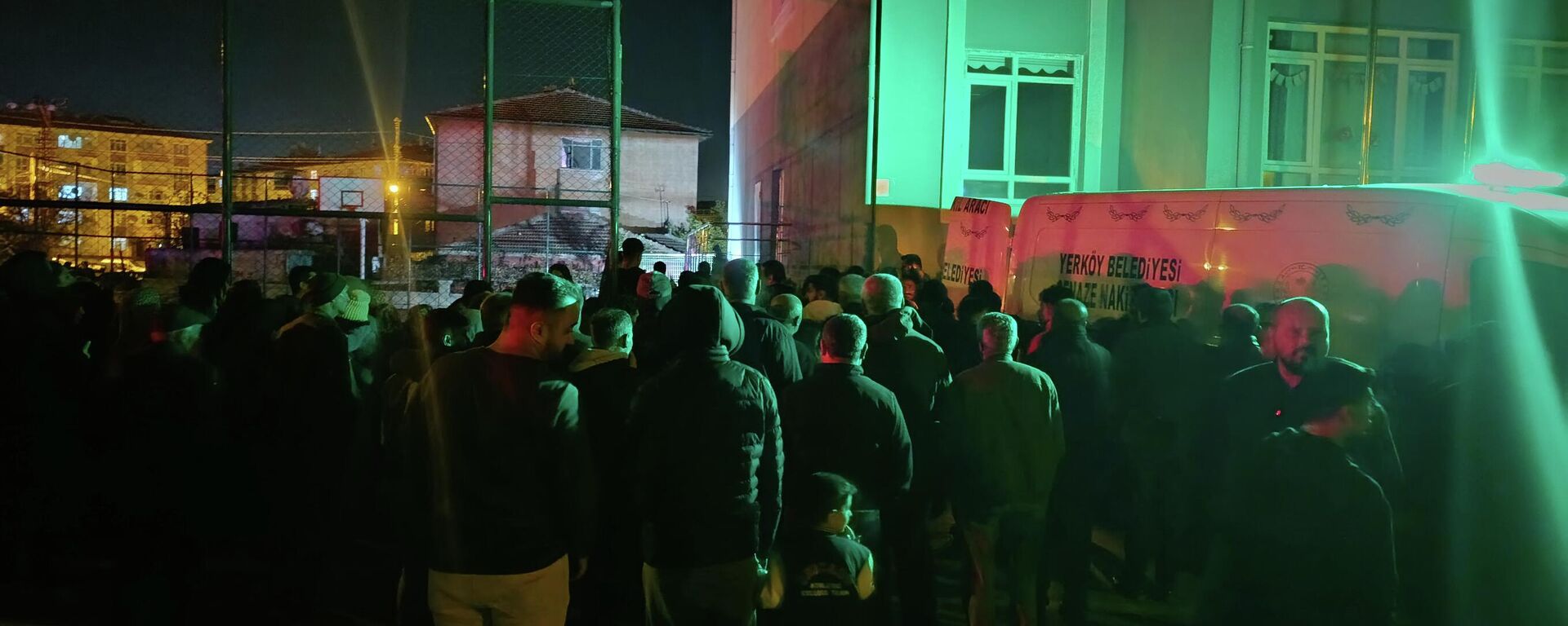 Yozgat'ta İbrahim Karaoğlan İlkokulu bahçesinde arkadaşlarıyla oturan B.E.D. hayatını kaybetti - Sputnik Türkiye, 1920, 20.11.2025