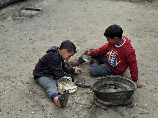 20 Kasım Dünya Çocuk Günü, Gazze’nin güneyindeki Han Yunus’ta yaşayan çocuklar için her zamankinden daha ağır bir gerçeklikle karşılandı. - Sputnik Türkiye