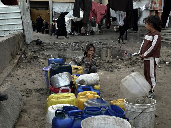 Han Yunus’taki çadırlarda yaşam, Dünya Çocuk Günü’nün hatırlattığı hakların çoğunun bölgede karşılanamadığını bir kez daha gözler önüne seriyor. - Sputnik Türkiye
