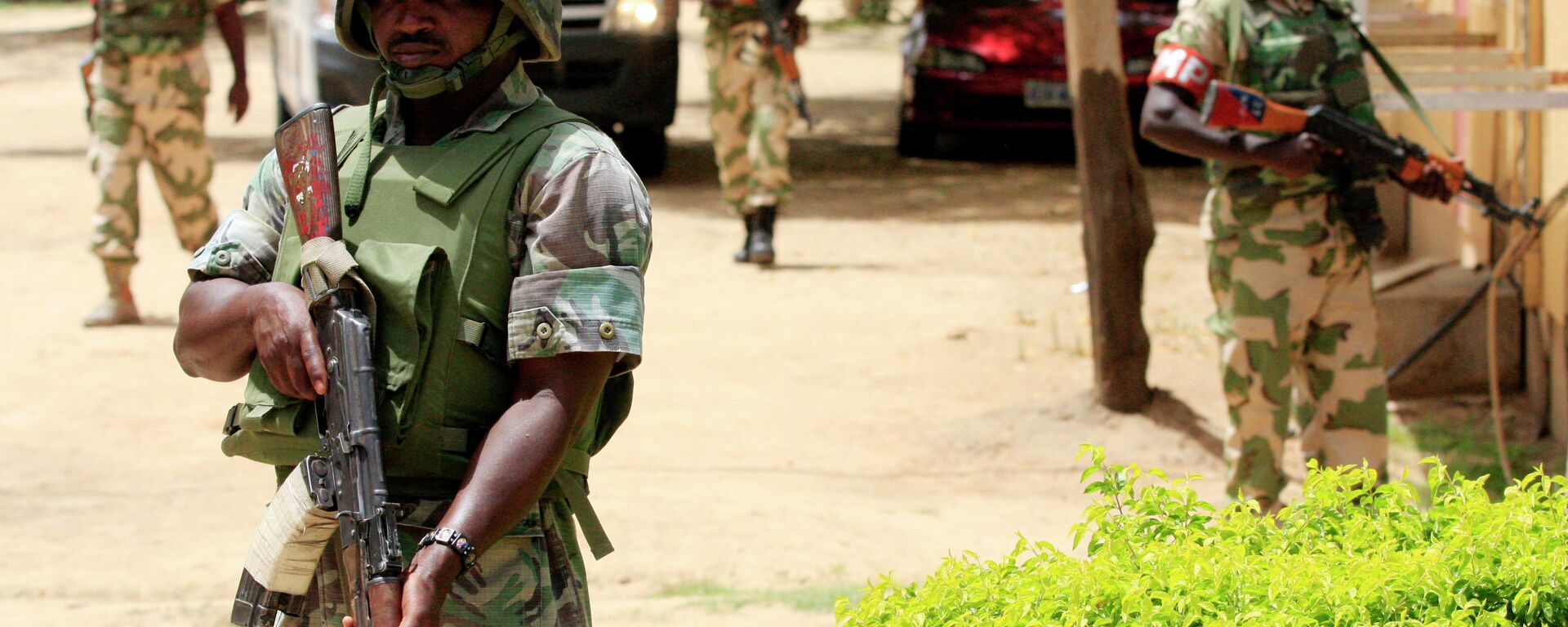 In this Thursday, June 6, 2013 file photo Nigerian soldiers stand guard at the offices of the state-run Nigerian Television Authority in Maiduguri, Nigeria - Sputnik Türkiye, 1920, 21.11.2025