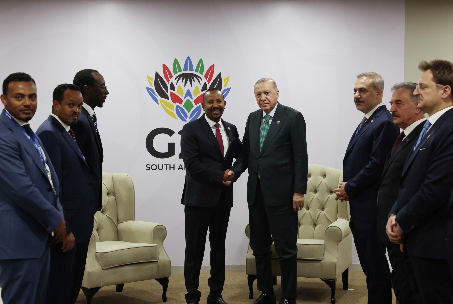 Cumhurbaşkanı Erdoğan, G20 Zirvesi’nde Etiyopya, Kanada ve MIKTA liderleriyle bir araya geldi - Sputnik Türkiye, 1920, 22.11.2025