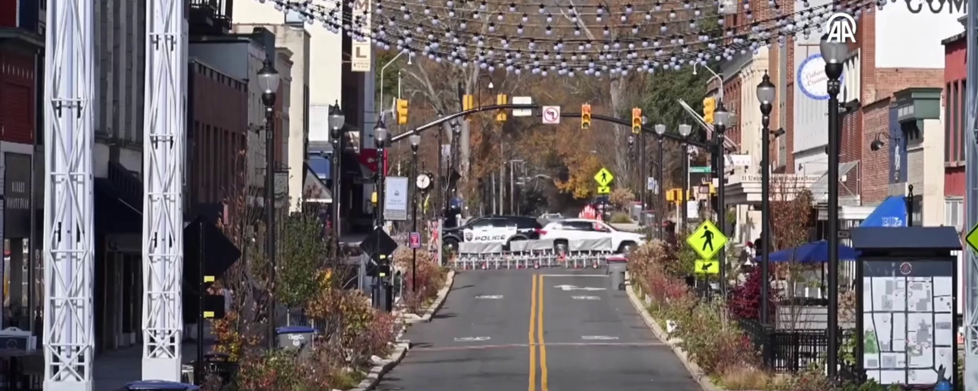 ABD’nin Concord kentinde yılbaşı ağacı ışıklandırma etkinliğinde silahlı saldırı: 4 kişi yaralandı - Sputnik Türkiye, 1920, 23.11.2025