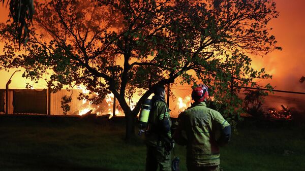 İzmir'de Menemen Belediyesi'ne ait çöp depolama alanında yangın - Sputnik Türkiye