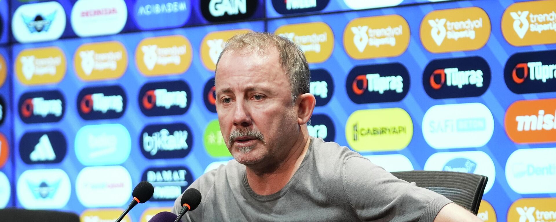 Sergen Yalçın Sergen Yalçın - Sputnik Türkiye, 1920, 24.11.2025