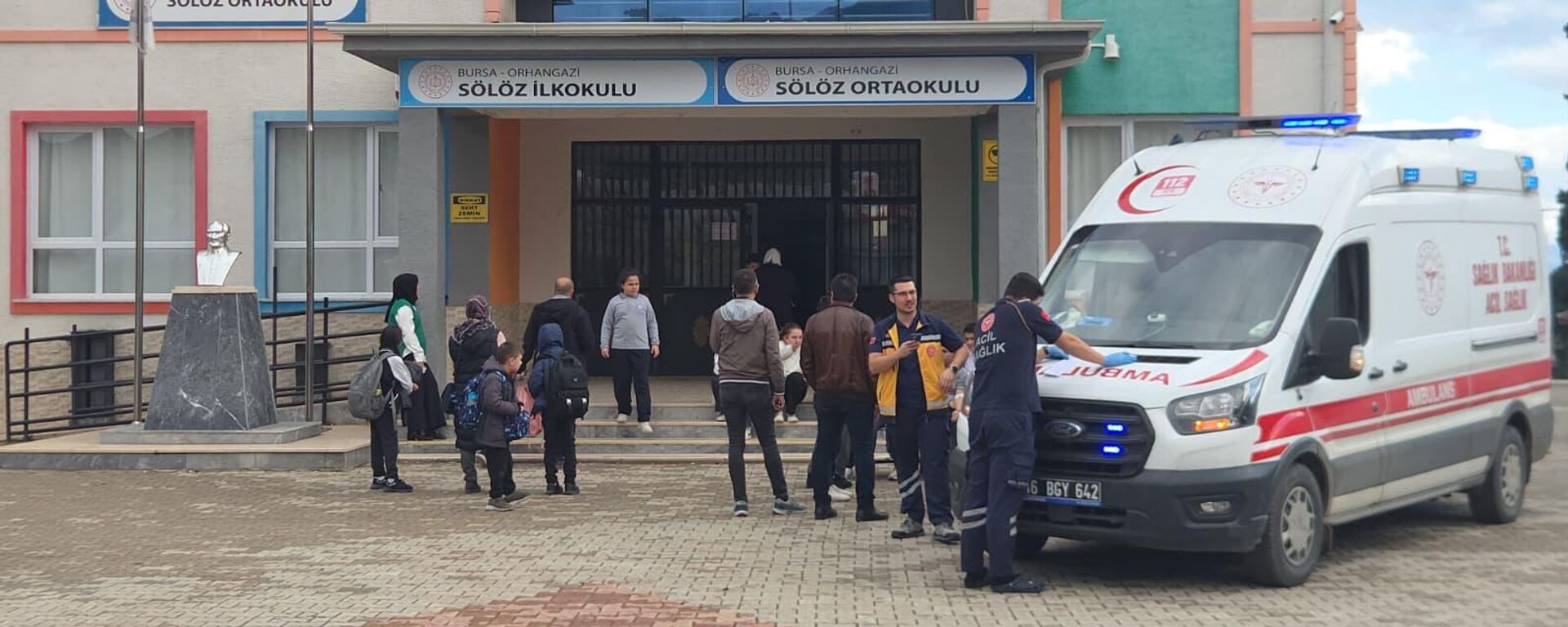 Bursa'nın Orhangazi ilçesinde karın ağrısı ve mide bulantısı şikayeti bulunan 23 öğrenci tedavi altına alındı - Sputnik Türkiye, 1920, 24.11.2025