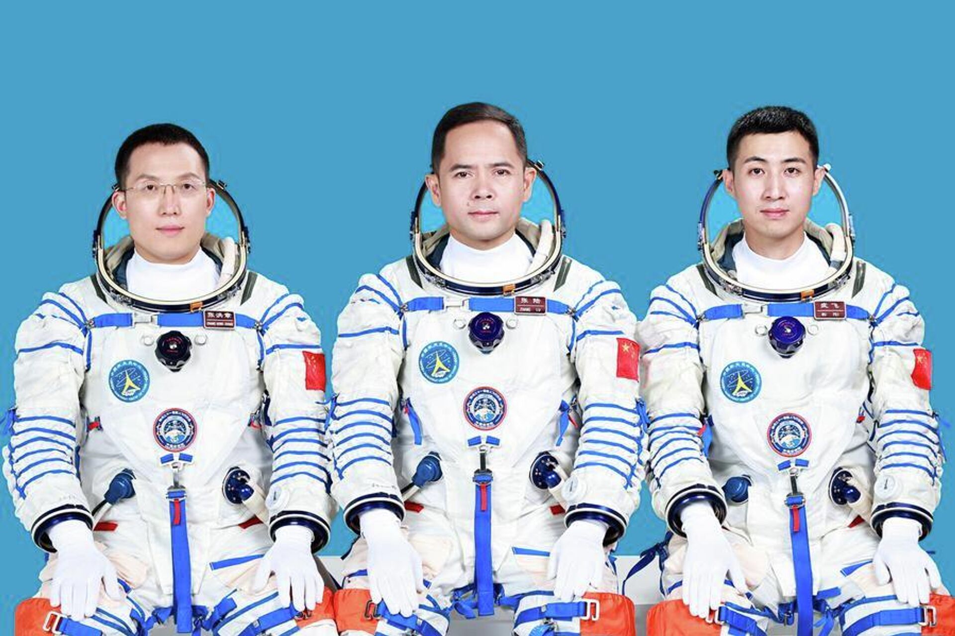 Shenzhou-21 ekip üyeleri Zhang Lu, Wu Fei, Zhang Hongzhang - Sputnik Türkiye, 1920, 25.11.2025