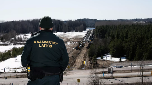 Finlandiya-Rusya sınırında çit yapımı - Sputnik Türkiye