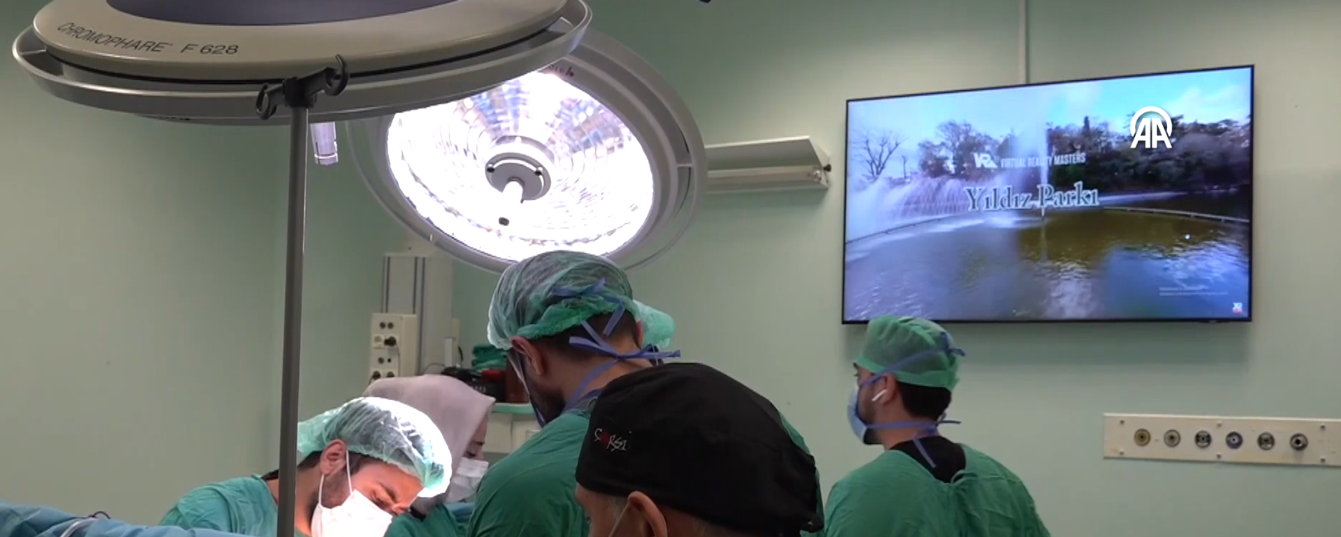 Ameliyat olurken sanal gerçeklik gözlüğüyle İstanbul'u gezdi - Sputnik Türkiye, 1920, 26.11.2025