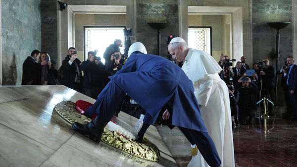 Papa 14. Leo, başkent Ankara’da, Anıtkabir’i ziyaretinde, Atatürk'ün mozolesine çelenk sundu - Sputnik Türkiye