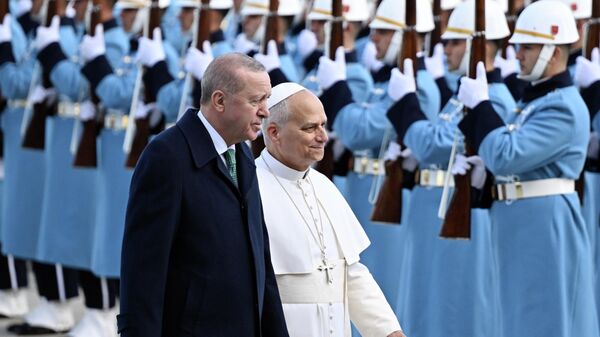 Cumhurbaşkanı Erdoğan, Vatikan Devlet Başkanı Papa Leo'yu resmi törenle karşıladı - Sputnik Türkiye