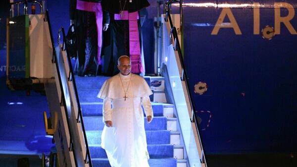Papa 14. Leo, İstanbul'a iniş yaptı - Sputnik Türkiye