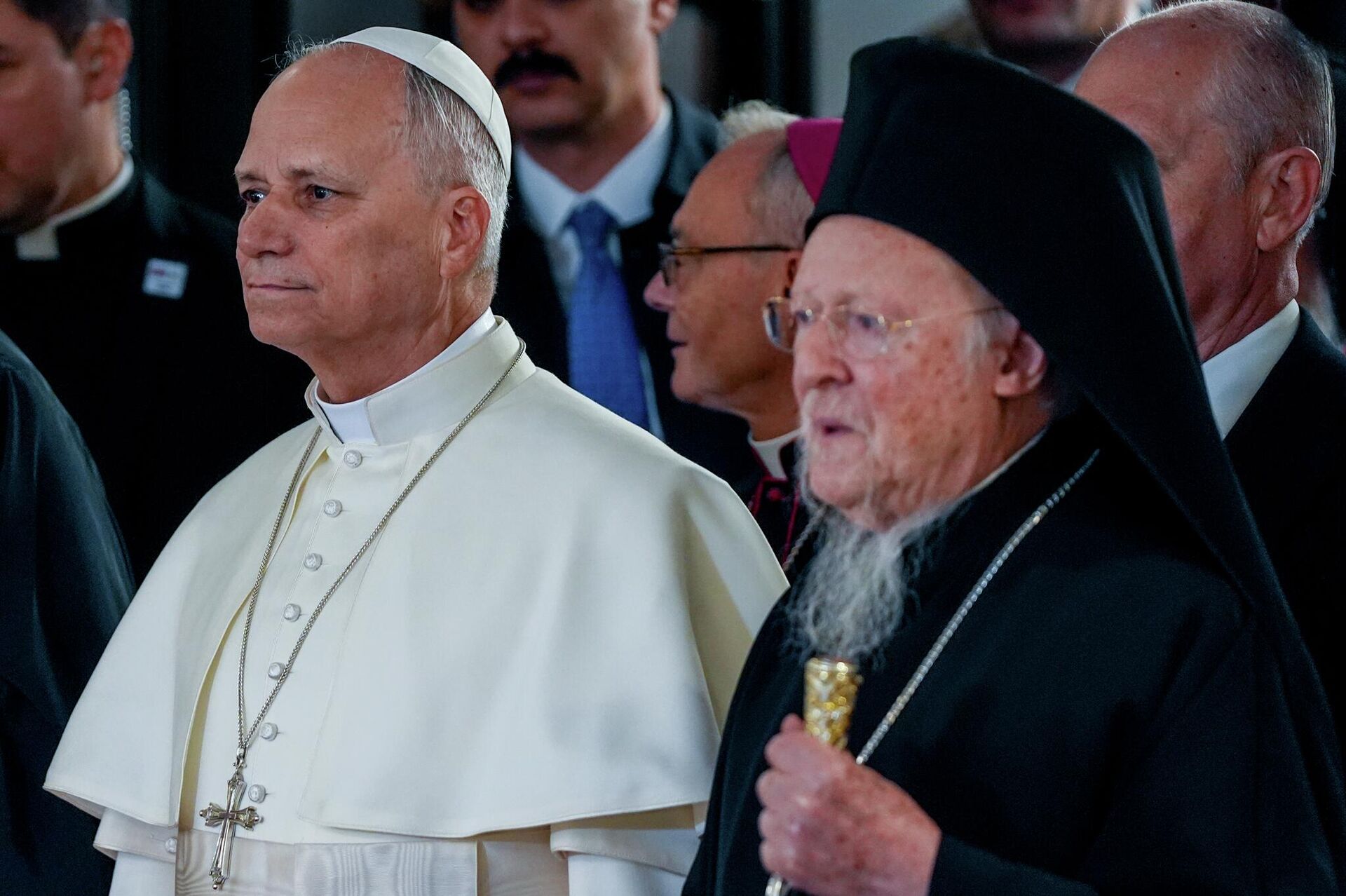 Papa 14.Leo ve Fener Rum Patriği I. Bartholomeos, İstanbul’daki Mor Efrem Süryani Ortodoks Kilisesi'nde düzenlenen toplantılara katıldı - Sputnik Türkiye, 1920, 29.11.2025