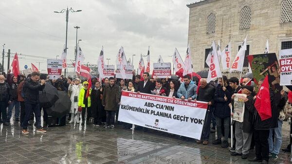  Papa 14. Leo, İstanbul'da protesto edildi - Sputnik Türkiye