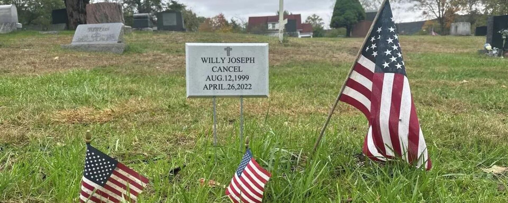 Пустая могила американского наемника, воевавшего на Украине - Sputnik Türkiye, 1920, 01.12.2025