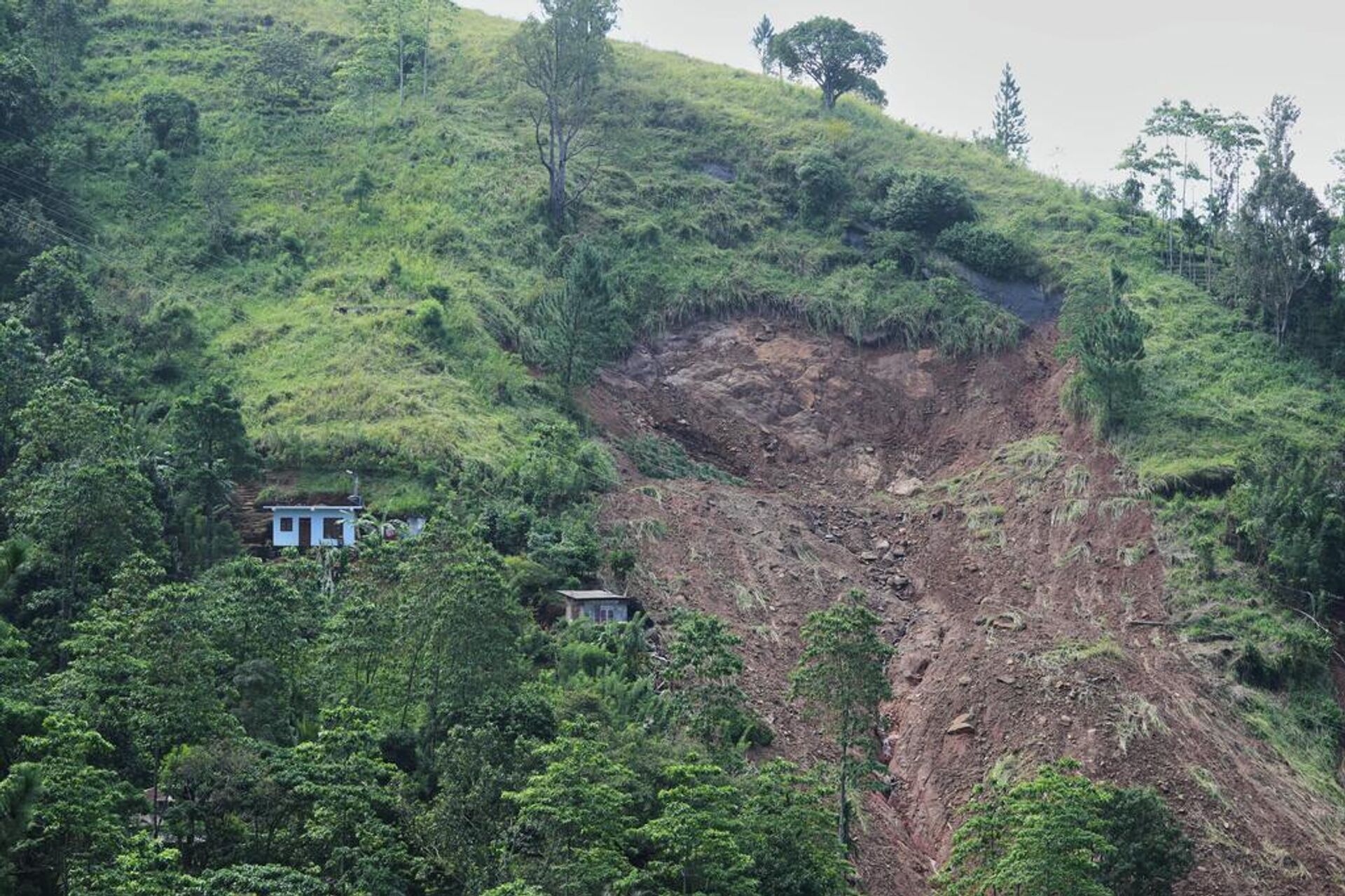 Sri Lanka'da aşırı yağışların neden olduğu toprak kaymaları  - Sputnik Türkiye, 1920, 01.12.2025