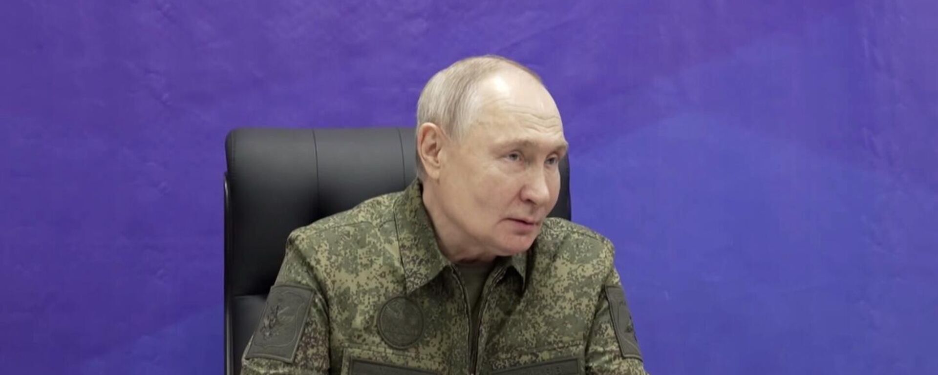 Президент Владимир Путин посетил один из пунктов управления Объединённой группировки войск - Sputnik Türkiye, 1920, 02.12.2025