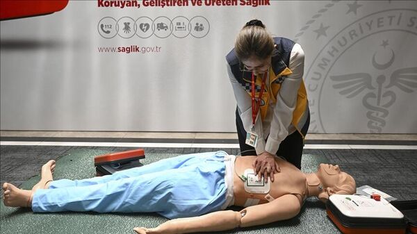 Ani kalp durmalarında Otomatik Eksternal Defibrilatör cihazı hayat kurtaracak
 - Sputnik Türkiye