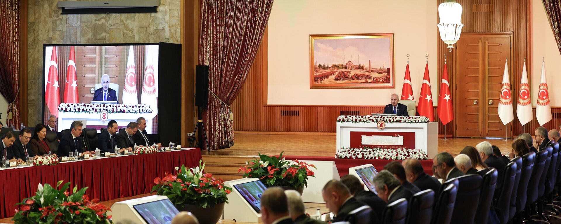 TBMM'de kurulan Milli Dayanışma, Kardeşlik ve Demokrasi Komisyonu - Sputnik Türkiye, 1920, 04.12.2025