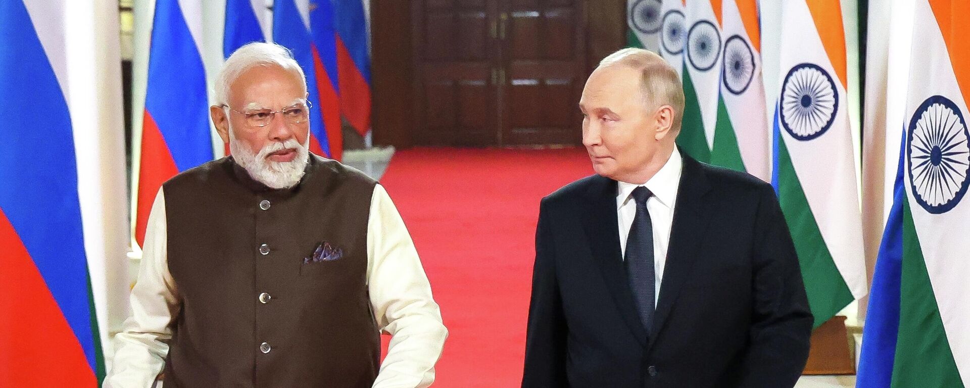Indian Prime Minister Narendra Modi and Russian President Vladimir Putin - Sputnik Türkiye, 1920, 05.12.2025