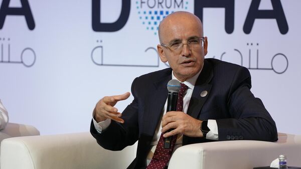 Bakan Şimşek, ekonomideki kazanımları kalıcı hale getirmek için yapısal dönüşümün önemine işaret etti - Sputnik Türkiye