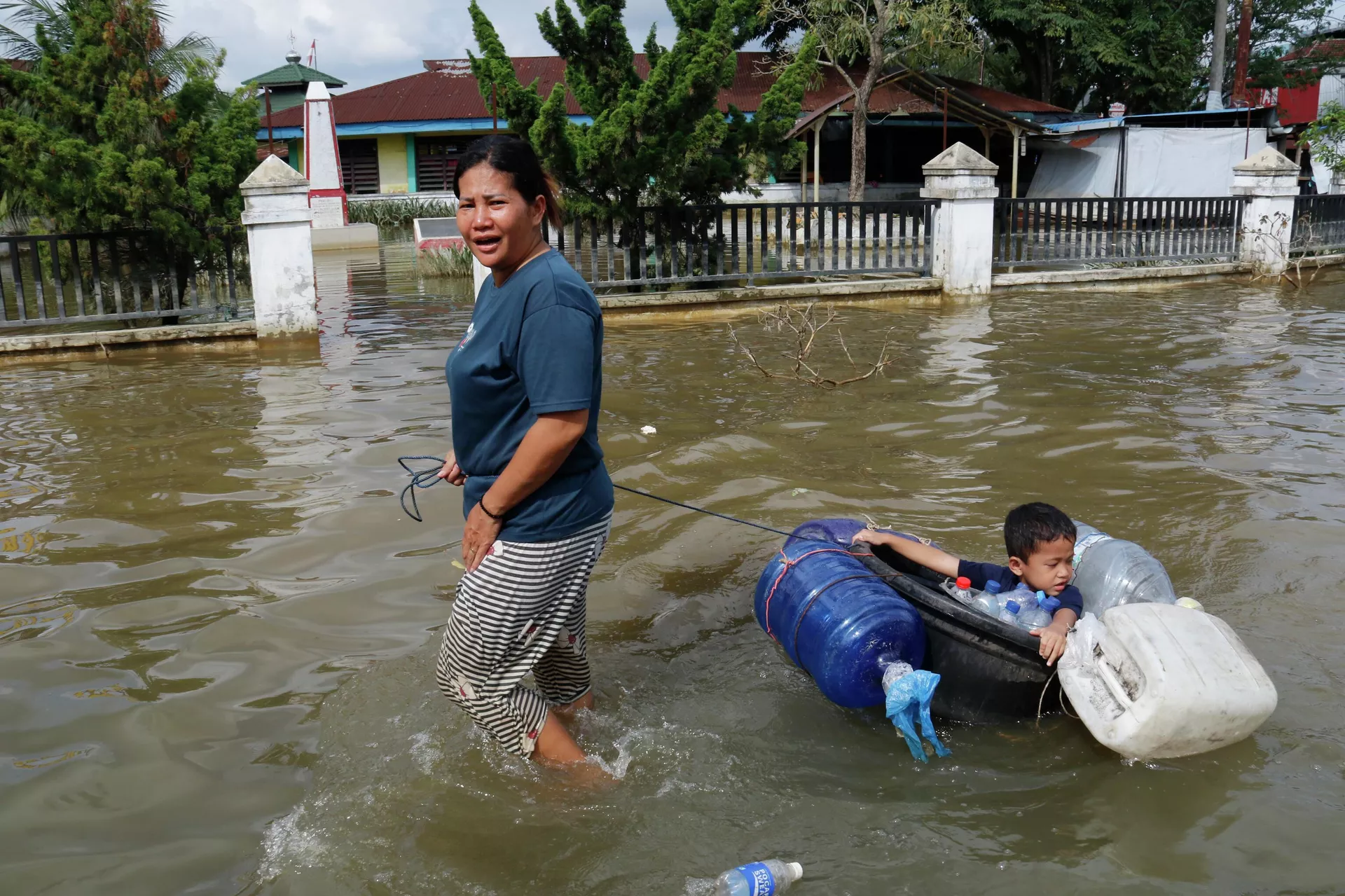 Endonezya sel felaketi - Sputnik Türkiye, 1920, 07.12.2025