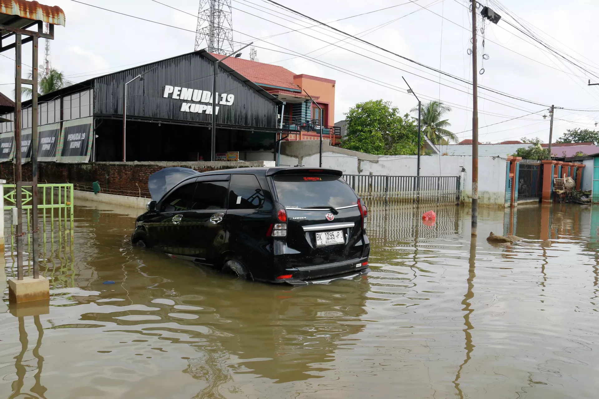 Endonezya sel felaketi - Sputnik Türkiye, 1920, 07.12.2025