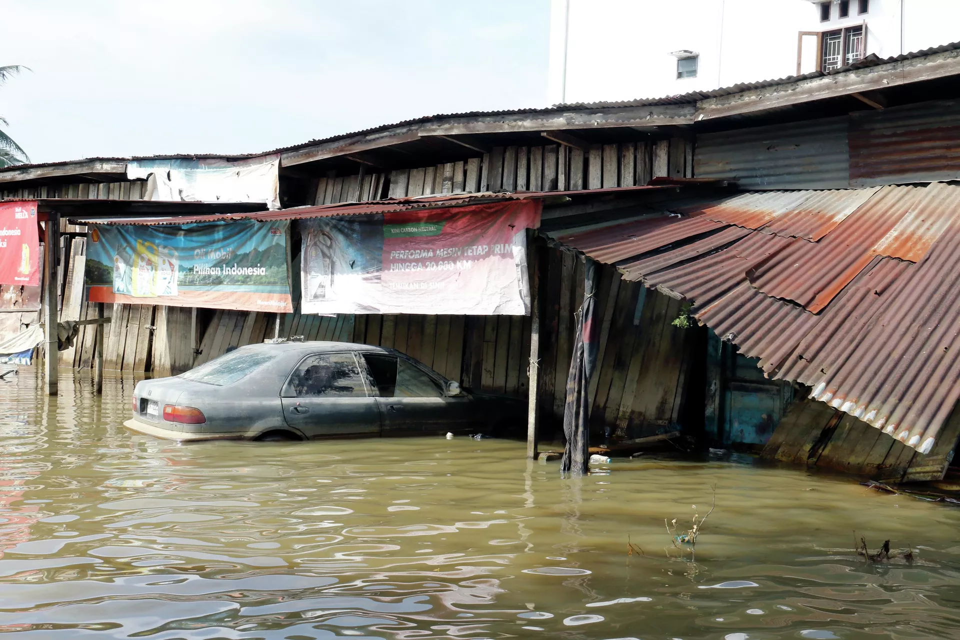 Endonezya sel felaketi - Sputnik Türkiye, 1920, 07.12.2025