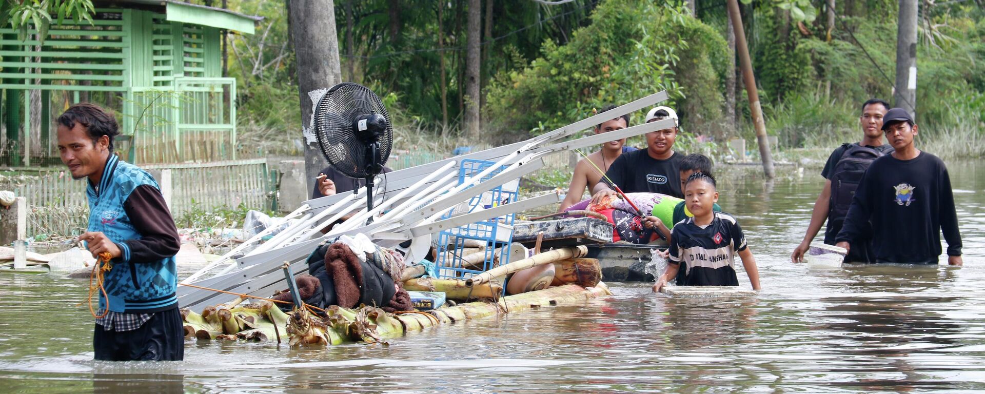 Endonezya sel felaketi - Sputnik Türkiye, 1920, 07.12.2025