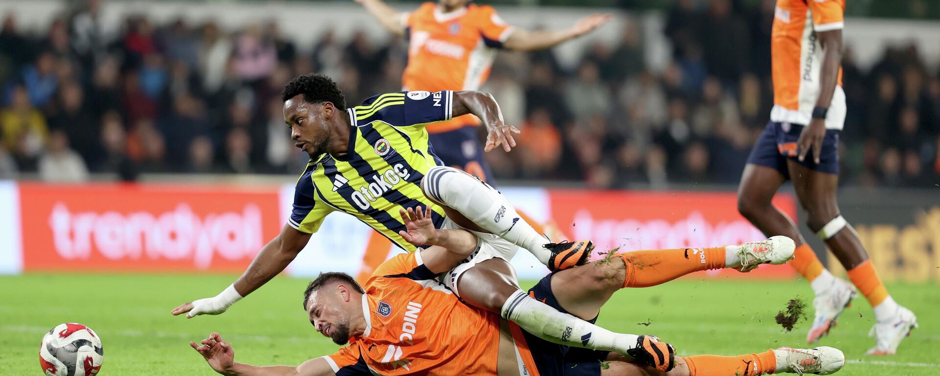  Başakşehir Fenerbahçe  - Sputnik Türkiye, 1920, 07.12.2025