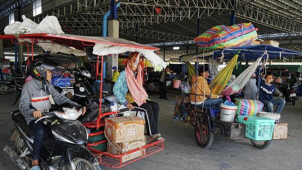 Yerel halk çatışma bölgelerinden göç etmeye başladı - Sputnik Türkiye
