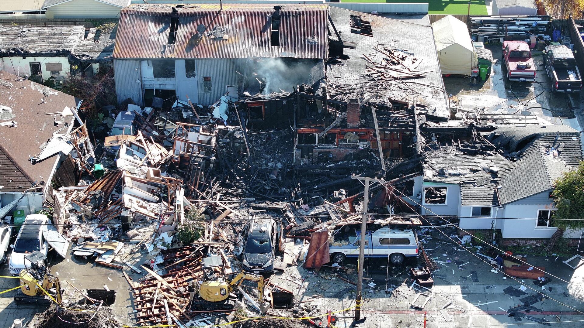 ABD’nin California eyaletine bağlı Hayward kentinde sabah saatlerinde meydana gelen yeraltı gaz patlaması sonrası bir evde ağır hasar oluştu. Patlamada yaralanan 6 kişi hastaneye kaldırıldı. Bölgede patlama sonrası oluşan yıkım görüntülendi. - Sputnik Türkiye, 1920, 12.12.2025