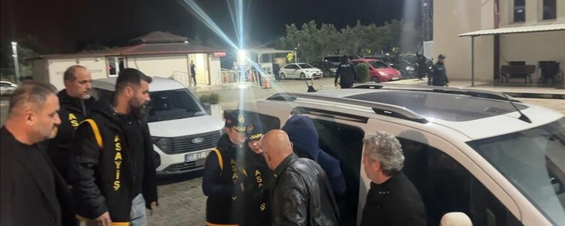 Sanatçı Gül Tut'un ölümüyle ilgili gözaltına alınan kızı tutuklandı
 - Sputnik Türkiye, 1920, 13.12.2025