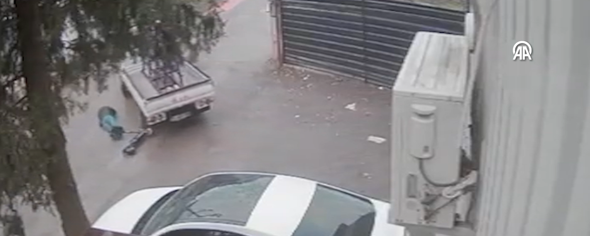 Bursa'da kamyonete çarpan elektrikli skuterin sürücüsü hayatını kaybetti. - Sputnik Türkiye, 1920, 14.12.2025