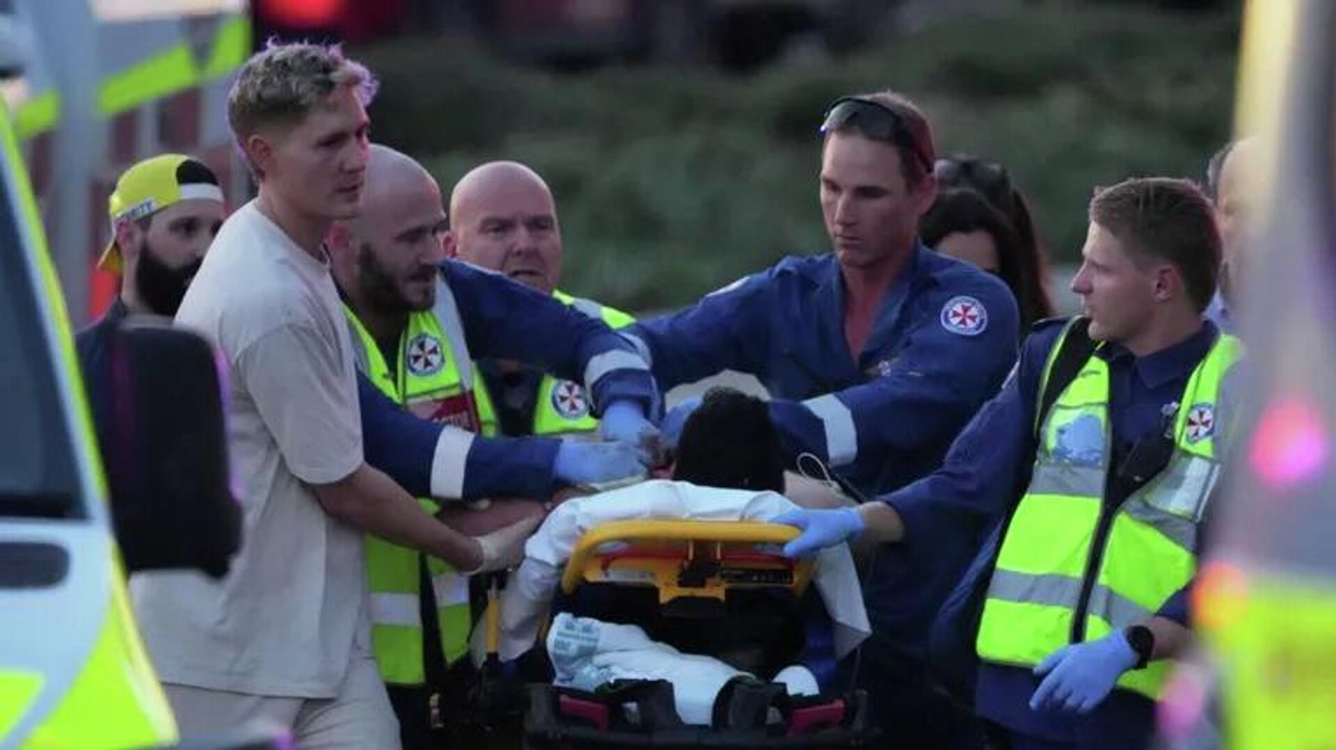 Avustralya'daki silahlı saldırıda yaralılar var Avustralya'daki silahlı saldırıda yaralılar var - Sputnik Türkiye, 1920, 14.12.2025