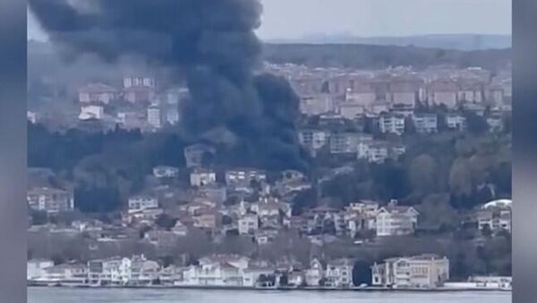 Sarıyer'de bir iş yerinde yangın çıktı: İtfaiyenin müdahalesi sürüyor - Sputnik Türkiye