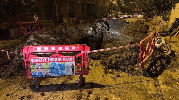 Avcılar yol çökmesi - Sputnik Türkiye