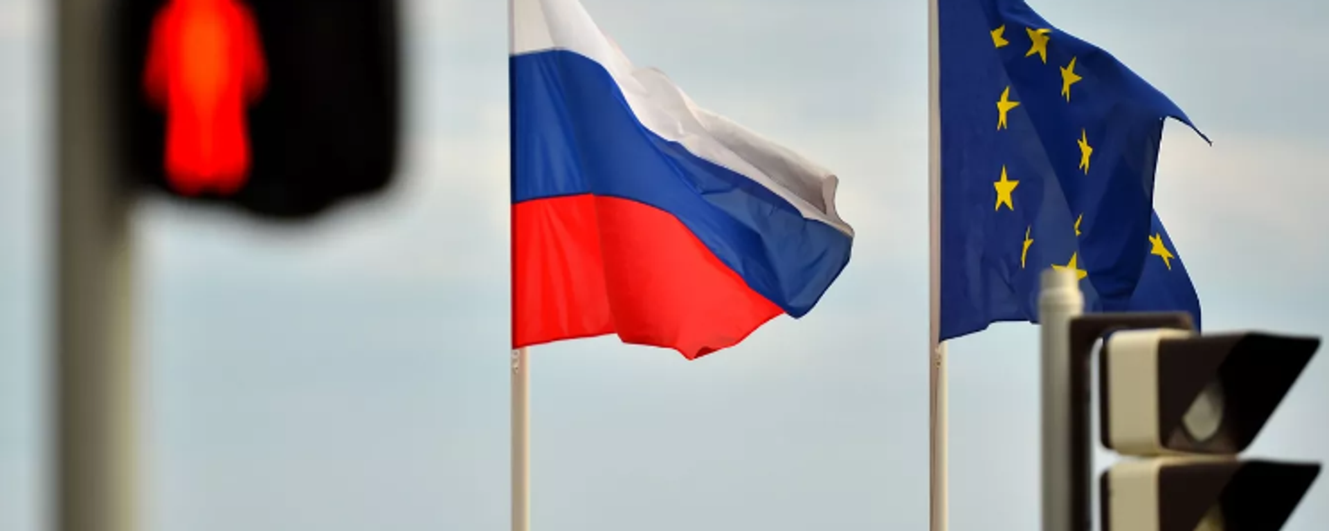 Rusya-AB bayrakları - Sputnik Türkiye, 1920, 15.12.2025