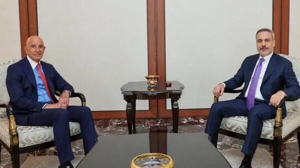 Tom Barrack ve Hakan Fidan - Sputnik Türkiye