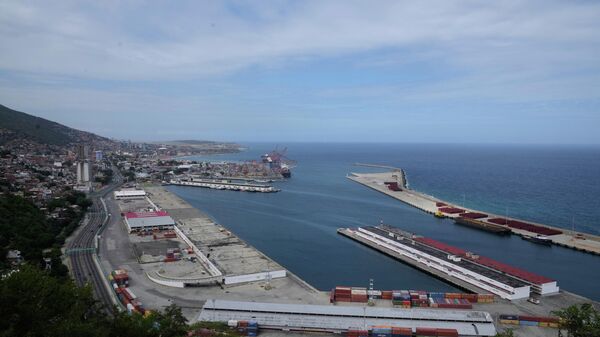 La Guaira's seaport stands on the coast of Venezuela, Wednesday, Dec 17, 2025.  - Sputnik Türkiye