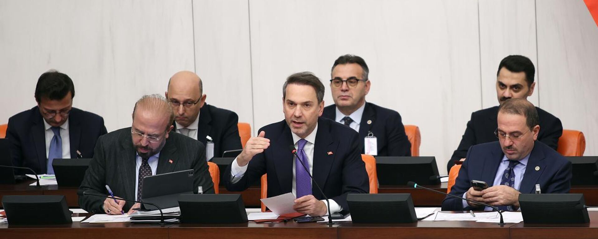 Enerji ve Tabii Kaynaklar Bakanı Alparslan Bayraktar - Sputnik Türkiye, 1920, 18.12.2025