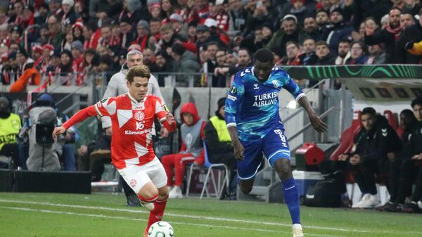 UEFA Konferans Ligi 6. haftasında Mainz 05 ile Samsunspor takımları Mainz Arena'da karşılaştı - Sputnik Türkiye