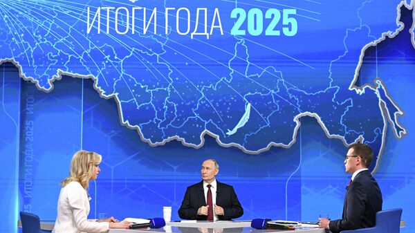 Rus lider, Vladimir Putin'le Yılın Özeti programında - 2025 - Sputnik Türkiye