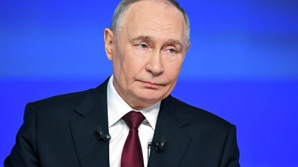 Rus lider, Vladimir Putin'le Yılın Özeti programında - 2025 - Sputnik Türkiye