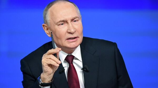 Rus lider, Vladimir Putin'le Yılın Özeti programında - 2025 - Sputnik Türkiye