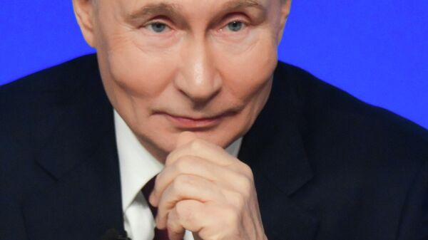 Rus lider, Vladimir Putin'le Yılın Özeti programında - 2025 - Sputnik Türkiye