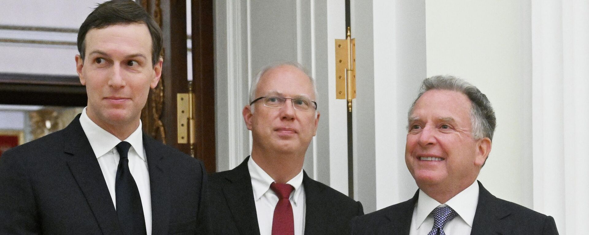 U.S. President Donald Trump's son-in-law Jared Kushner, Russian Direct Investment Fund CEO - Special Presidential Representative for Investment and Economic Cooperation with Foreign Countries Kirill Dmitriev and U.S. Special Envoy Steve Witkoff wait before a meeting with Russian President Vladimir Putin at the Kremlin in Moscow, Russia. - Sputnik Türkiye, 1920, 21.12.2025