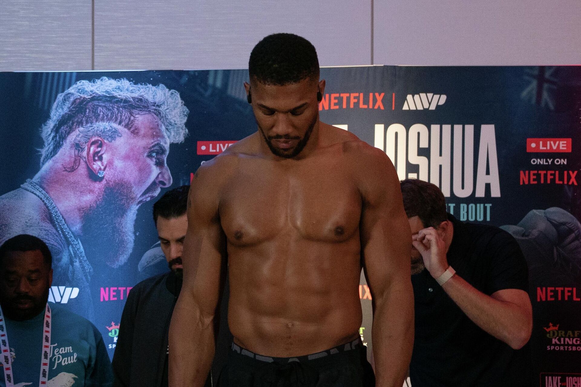 Anthony Joshua, eski sosyal medya fenomeni Jake Paul - Sputnik Türkiye, 1920, 21.12.2025